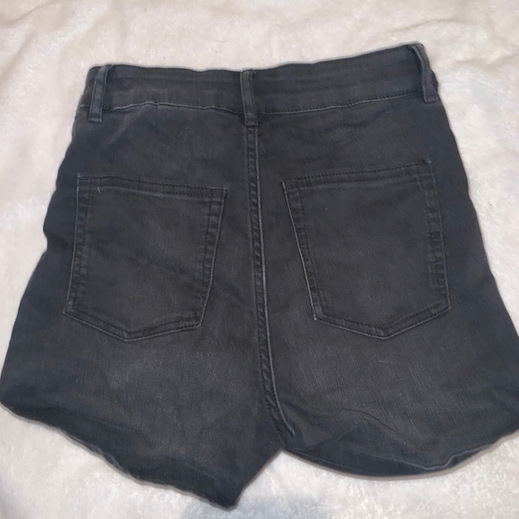 H&M High Waisted Shorts - Picture 2 of 2
